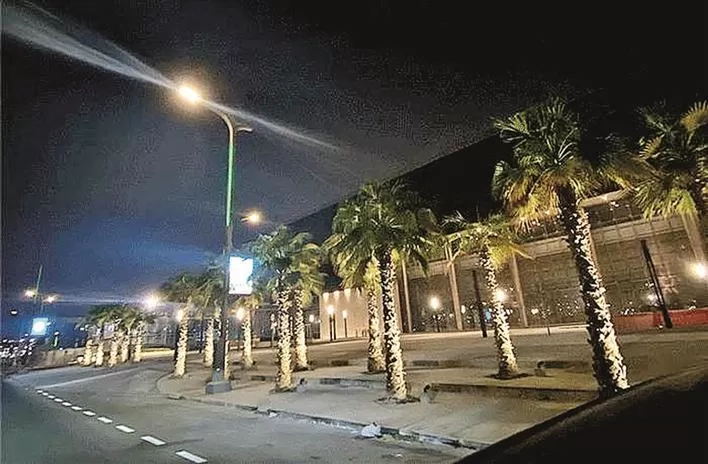 Qatar on-site LED light pole screen